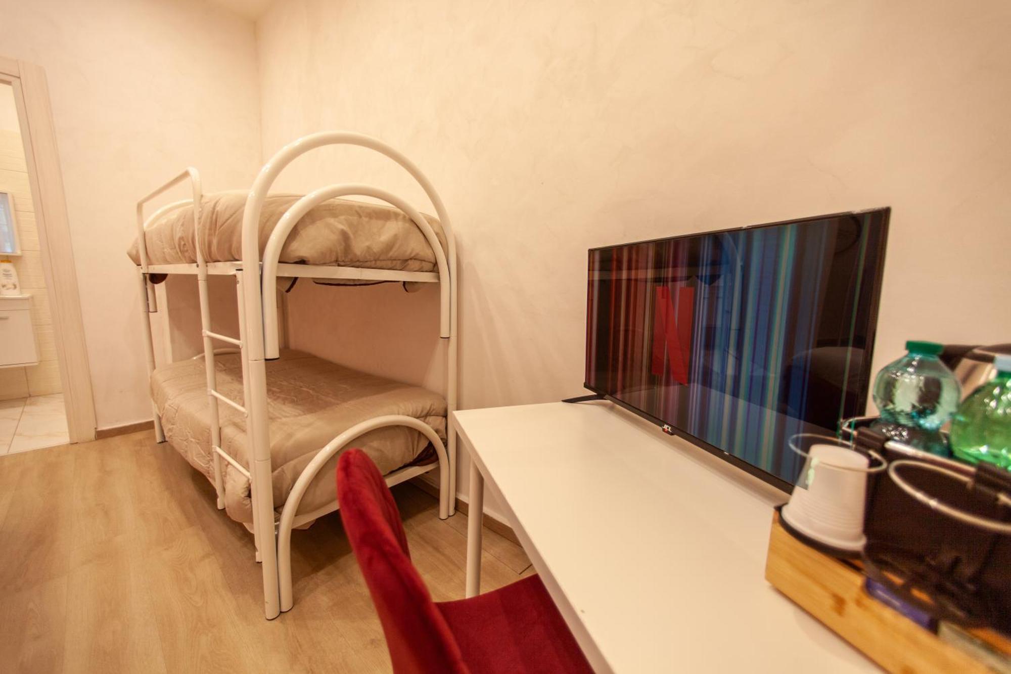 Easy Boarding Hotel Naples Exterior photo
